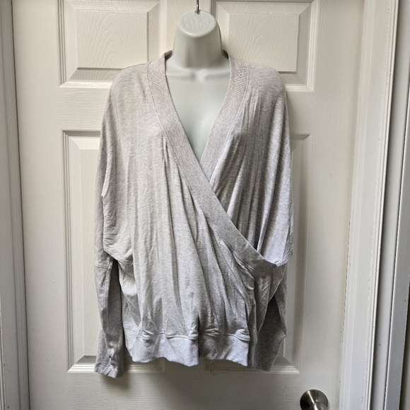 Lululemon Seek Stillness Pullover Heathered Core Ultra Light Gray - Picture 2 of 6